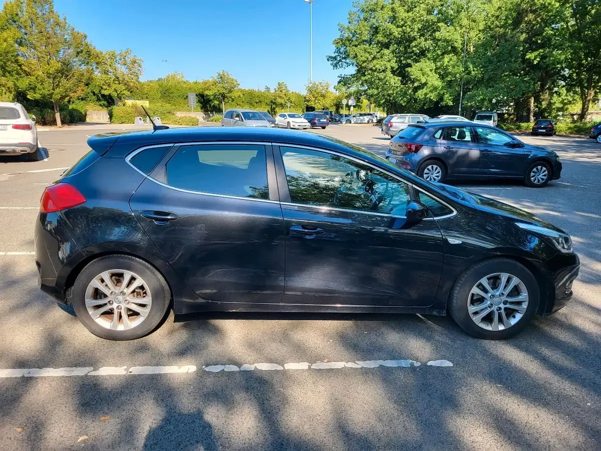 Gebraucht Kia Ceed 135 PS (99 kW) 2013 Schwarz Kleinwagen
