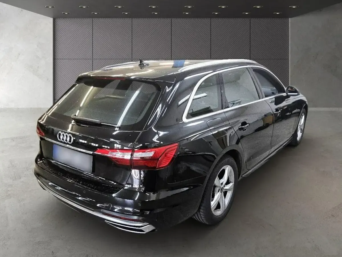 Gebraucht Audi A4 Advanced Plus 204 PS (150 kW) 2023 Mythosschwarz metallic Kombi