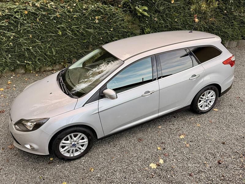 Silber Gebraucht 2017 Ford Focus Titanium Kombi | 6.400 € (Guter Preis) - Bild 1/4