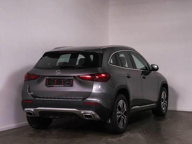 Gebraucht Mercedes GLA200 Advanced 163 PS (119 kW) 2024 Grau SUV