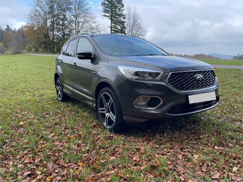 Grau Gebraucht 2019 Ford Kuga Vignale SUV | 20.490 € (Fairer Preis) - Bild 1/4