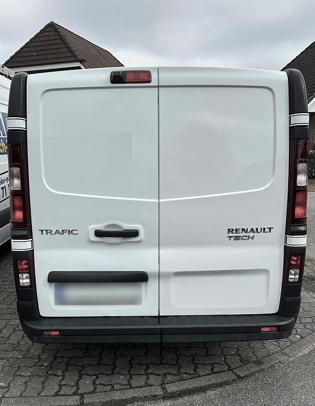 Gebraucht Renault Trafic 145 PS (106 kW) 2018 Weiß Van / Kleinbus