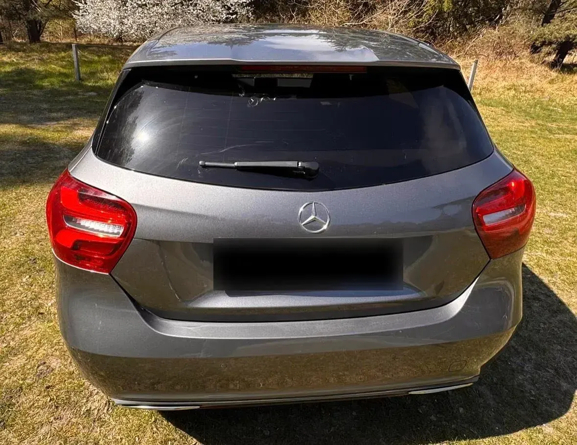 Gebraucht Mercedes A200 Urban 136 PS (100 kW) 2017 Grau Kleinwagen