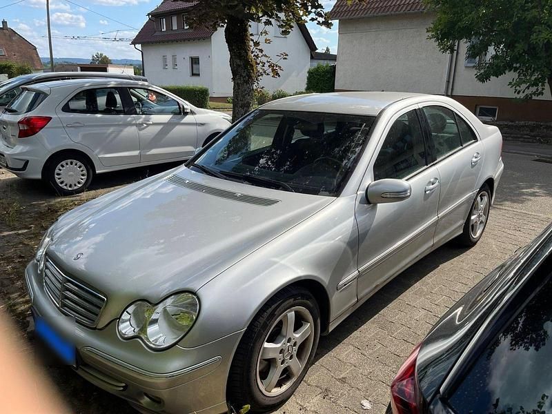 Second-hand Mercedes C200 Classic 163 CP (119 kW) 2004 Argintiu Berlinǎ