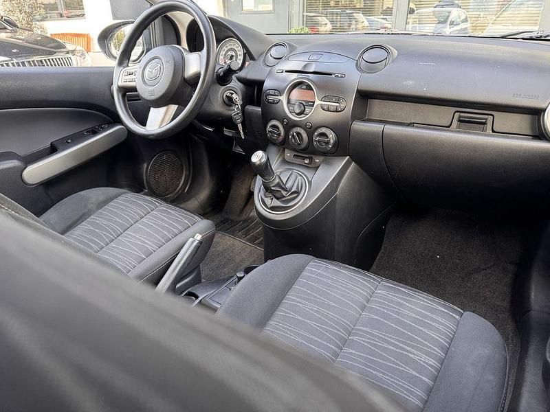 Gebraucht Mazda 2 Independence 75 PS (55 kW) 2009 Grau Kleinwagen