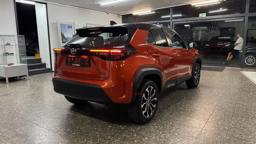 Gebraucht Toyota Yaris Cross 92 PS (67 kW) 2023 Schwarz SUV