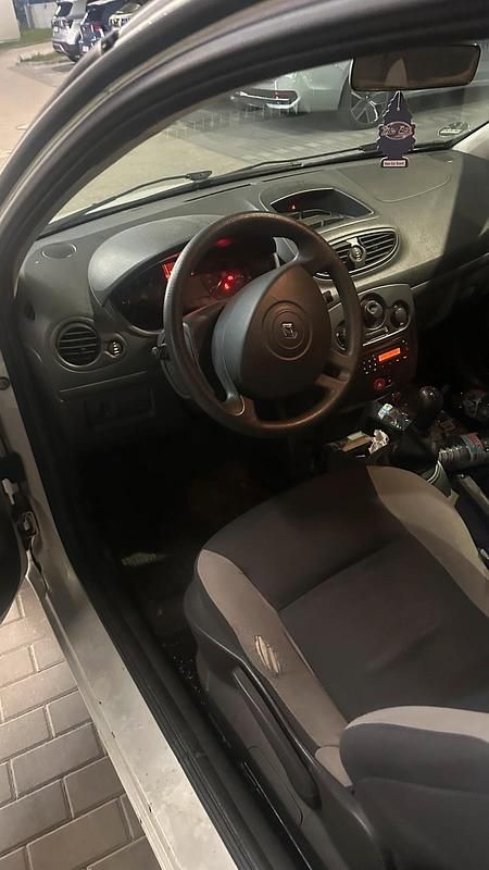 Gebraucht Renault Clio II 68 PS (50 kW) 2009 Weiß Kleinwagen