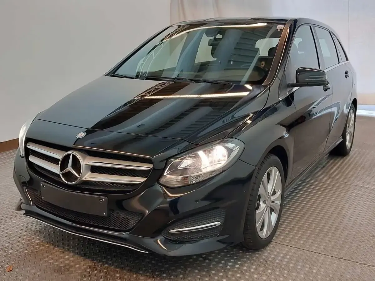 Gebraucht Mercedes B200 136 PS (100 kW) 2015 Schwarz Kleinwagen