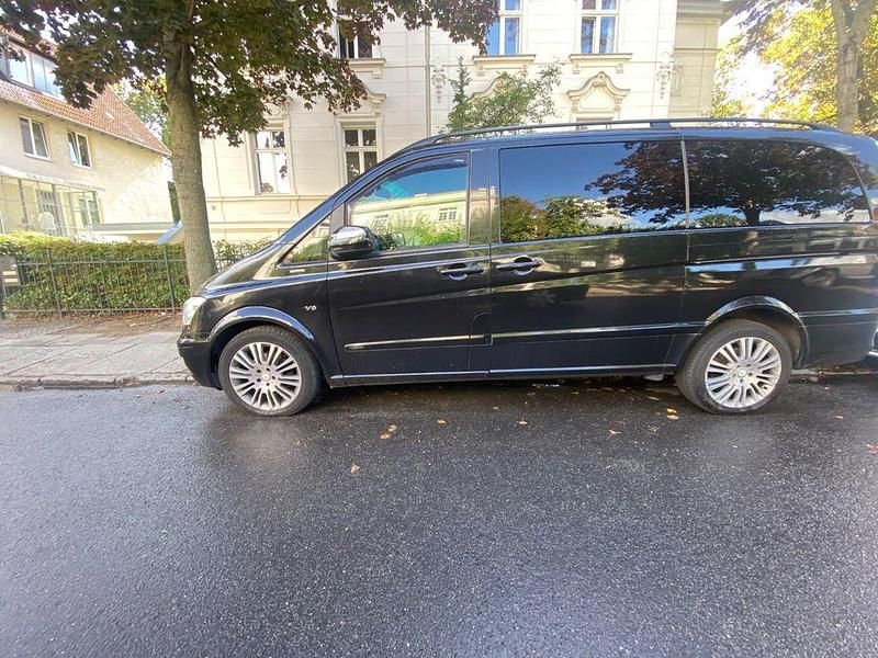 Schwarz Gebraucht 2014 Mercedes Viano Edition Van / Kleinbus | 21.900 € (Fairer Preis) - Bild 1/4