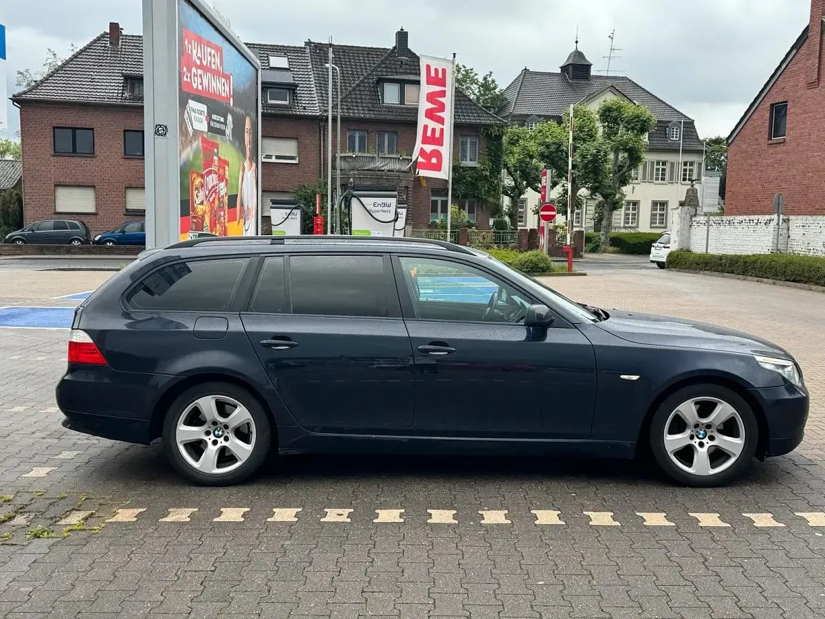 Gebraucht BMW 530 235 PS (172 kW) 2008 Blau Kombi