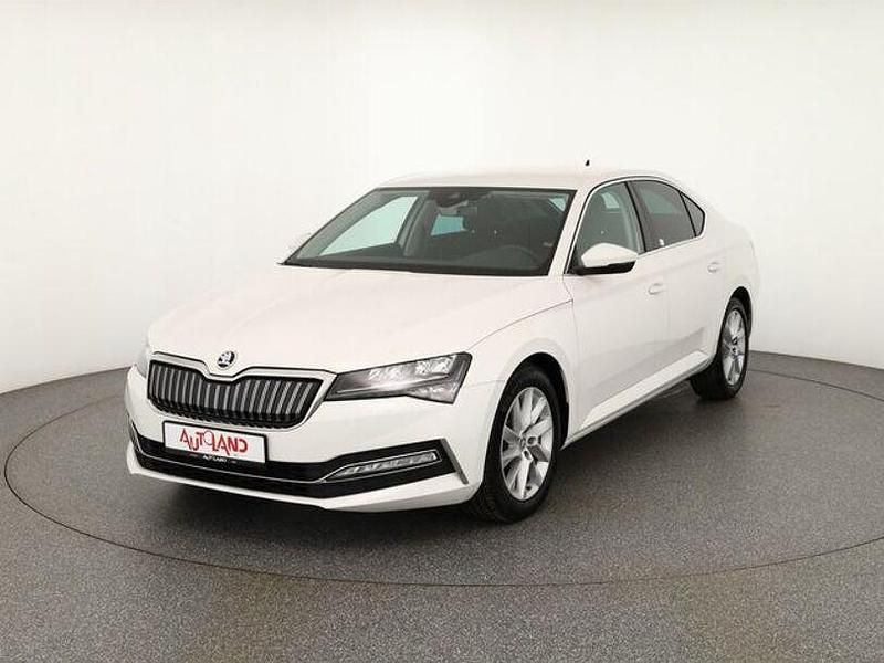 Weiss Gebraucht 2020 Skoda Superb Limousine | 23.890 € (Guter Preis) - Bild 1/4
