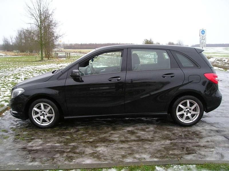 Gebraucht Mercedes B180 109 PS (80 kW) 2012 Schwarz Van / Kleinbus