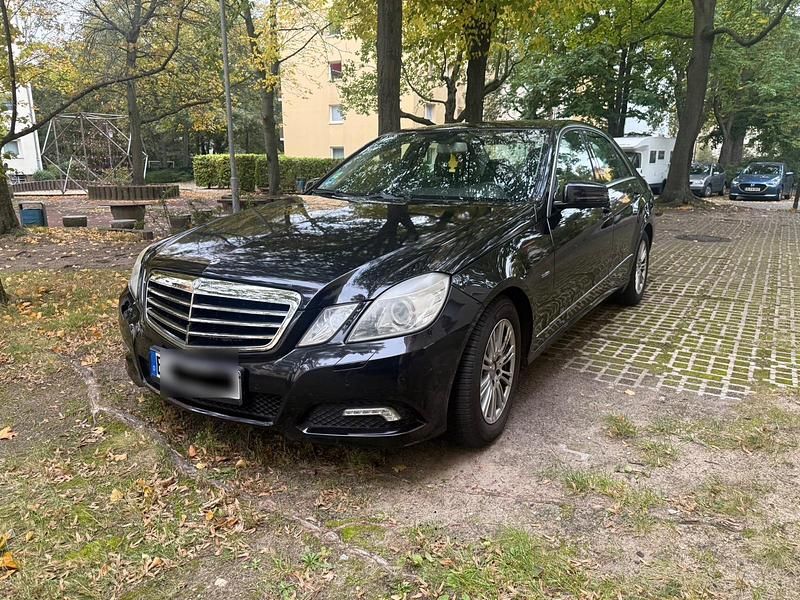 Schwarz Gebraucht 2010 Mercedes E220 Limousine | 7.800 € (Superpreis) - Bild 1/4