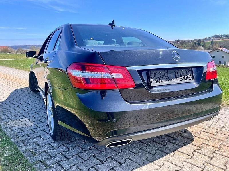 Gebraucht Mercedes E500 Avantgarde 408 PS (300 kW) 2012 Schwarz Limousine