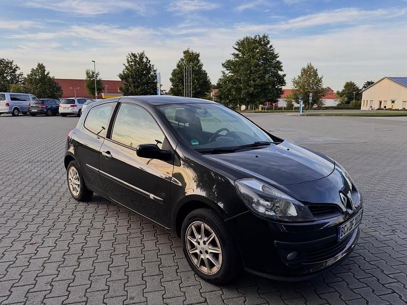 Schwarz Gebraucht 2006 Renault Clio II Limousine | 1.400 € (Fairer Preis) - Bild 1/4