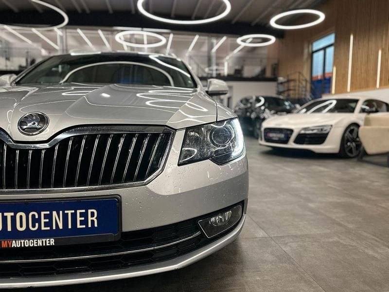 Gebraucht Skoda Superb Exclusive 140 PS (102 kW) 2014 Silber Kombi