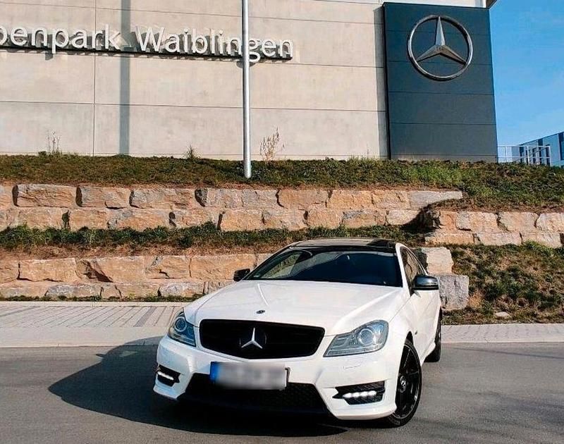 Weiß Gebraucht 2015 Mercedes C250 AMG Coupé | 22.000 € (Fairer Preis) - Bild 1/4