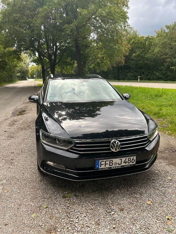 Schwarz Gebraucht 2018 VW Passat Highline Kombi | 17.899 € (Fairer Preis) - Bild 1/4