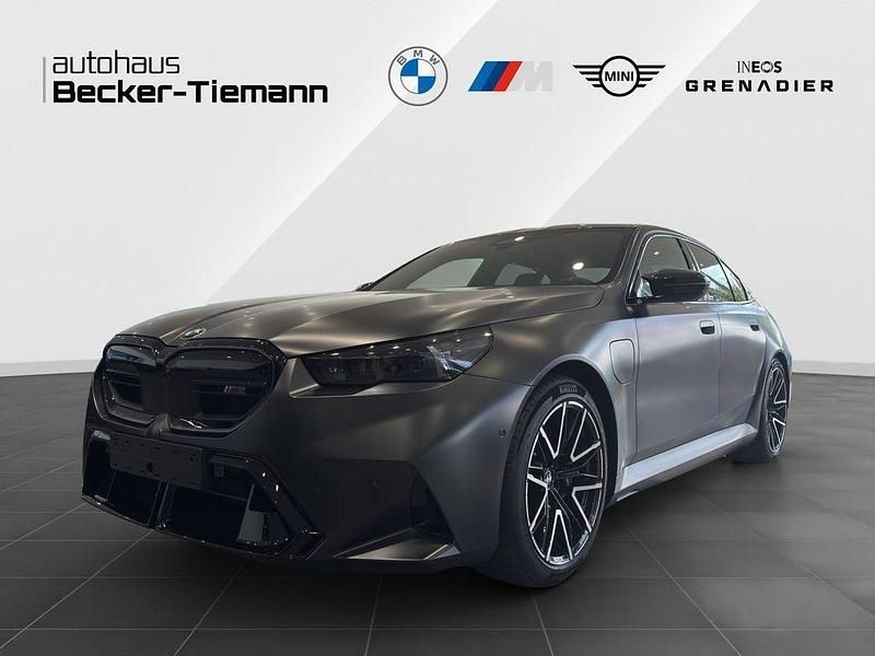 Grau Neu 2025 BMW M5 Exclusive Limousine | 146.900 € (Etwas zu teuer) - Bild 1/4