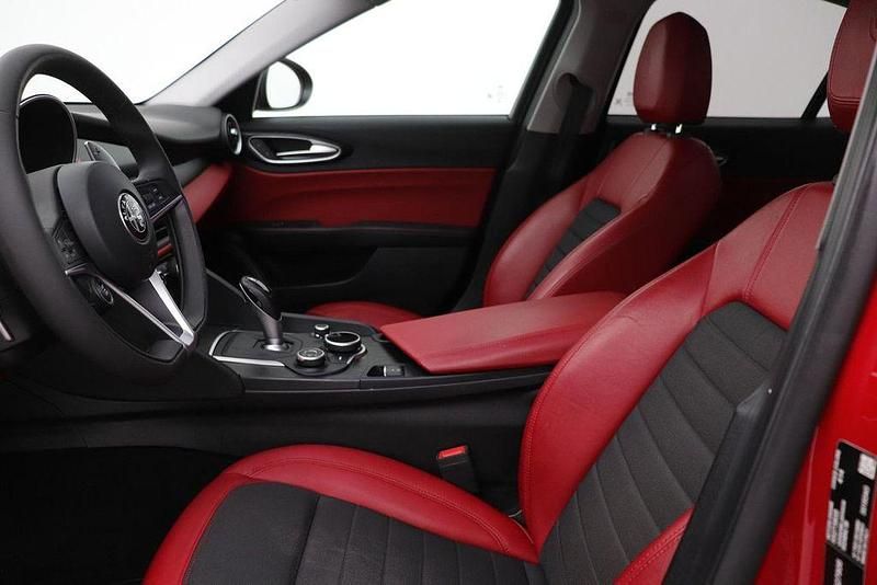 Gebraucht Alfa Romeo Giulia Super 201 PS (147 kW) 2016 Rot Limousine