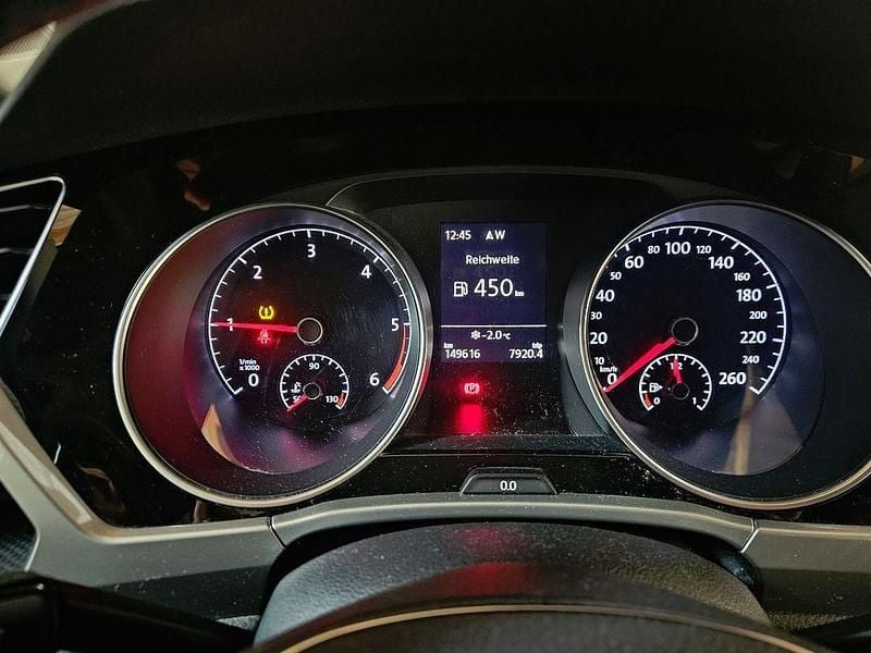 Schwarz Gebraucht 2016 VW Touran Van / Kleinbus | 9.999 € (Superpreis) - Bild 1/4