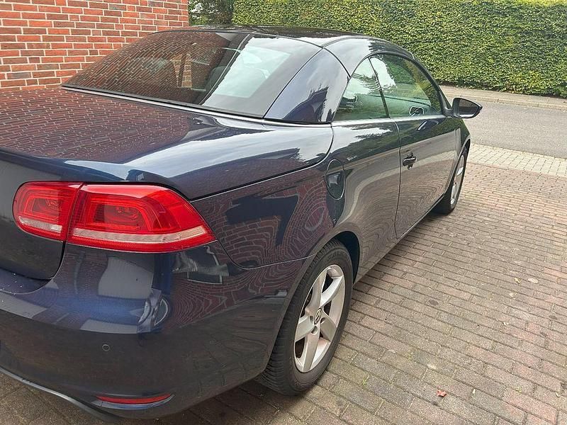 Usata VW Eos 122 CV (89 kW) 2013 Blu Cabrio