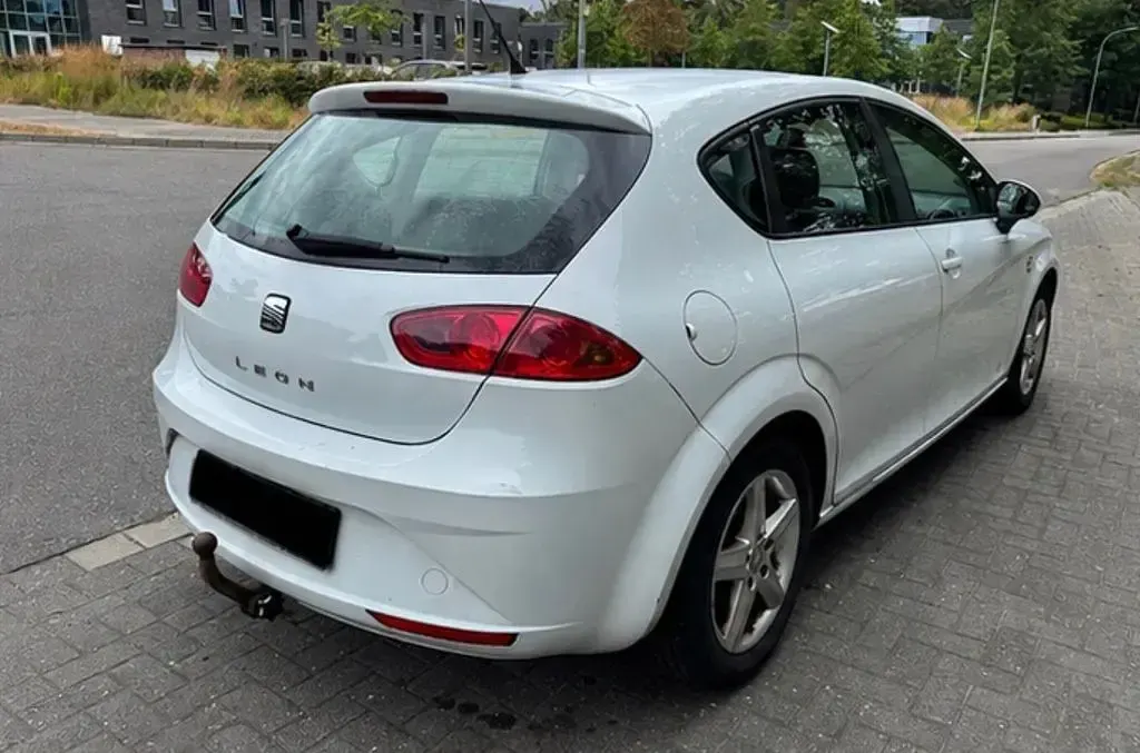 Gebraucht Seat Leon Ecomotive 105 PS (77 kW) 2012 Weiß Limousine