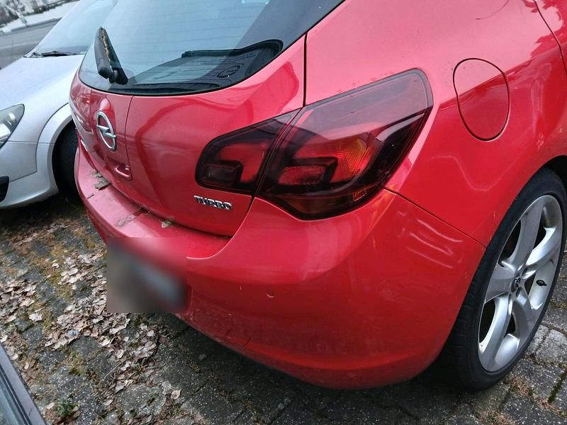 Second-hand Opel Astra 180 CP (132 kW) 2009 Roșu Coupe