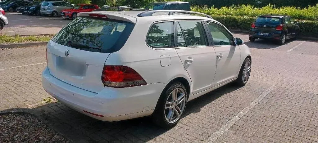 Gebraucht VW Golf VII 105 PS (77 kW) 2013 Weiß Kombi