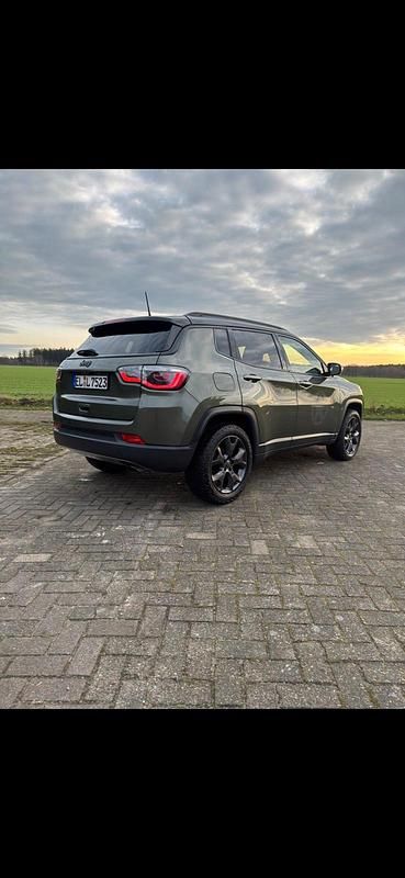 Gebraucht Jeep Compass Limited 140 PS (102 kW) 2018 Grün SUV