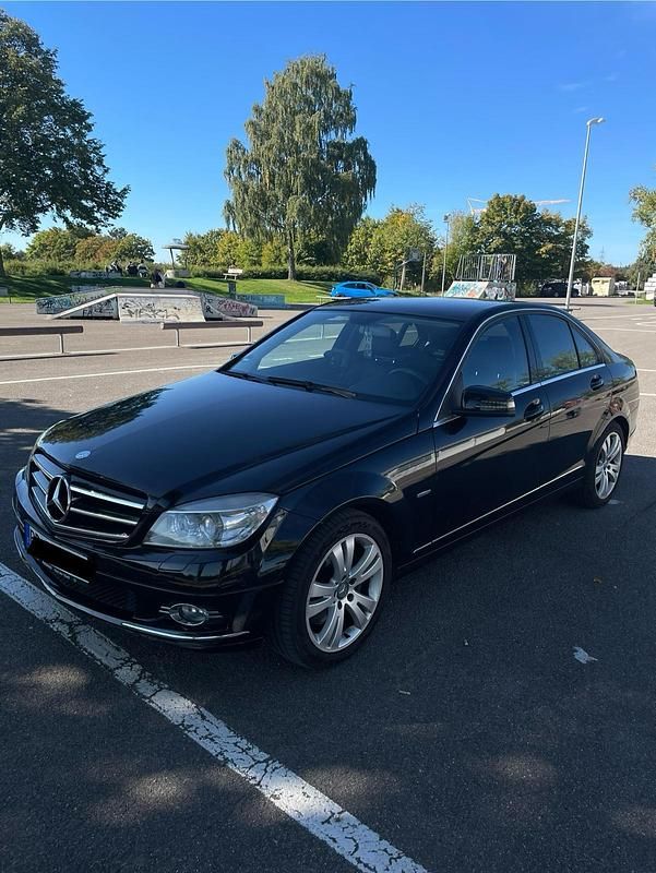 Schwarz Gebraucht 2011 Mercedes C350 Avantgarde Limousine | 10.699 € (Fairer Preis) - Bild 1/4