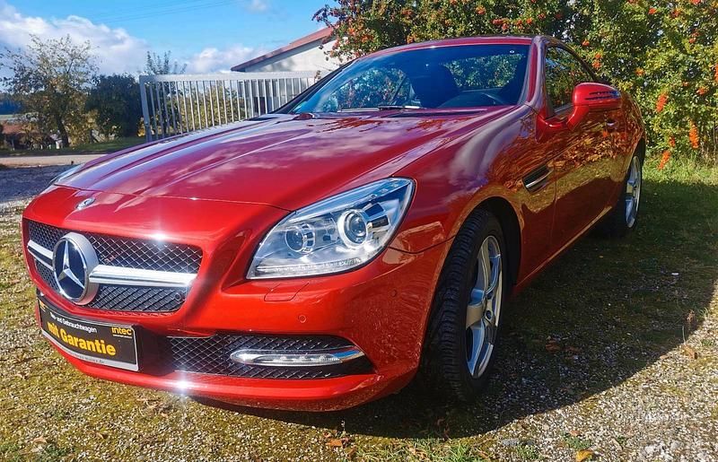 Rot Gebraucht 2014 Mercedes SLK200 Cabrio | 20.600 € - Bild 1/4