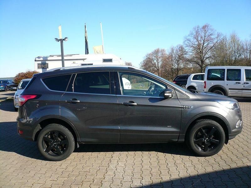 Gebraucht Ford Kuga Titanium 175 PS (128 kW) 2018 Schwarz SUV