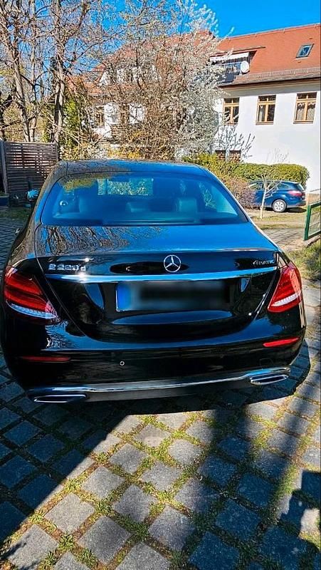 Gebraucht Mercedes E220 194 PS (142 kW) 2019 Schwarz Limousine