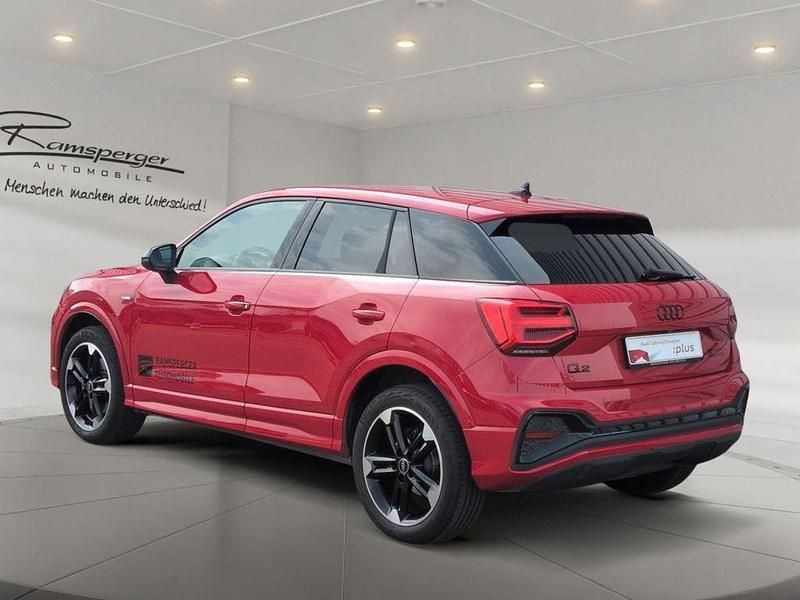 Gebraucht Audi Q2 S-Line 150 PS (110 kW) 2024 Rot (progressivrot metallic) SUV
