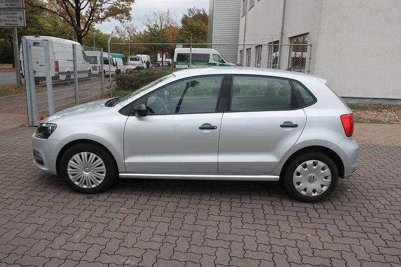 Silber Gebraucht 2014 VW Polo Trendline Limousine | 7.900 € (Fairer Preis) - Bild 1/4