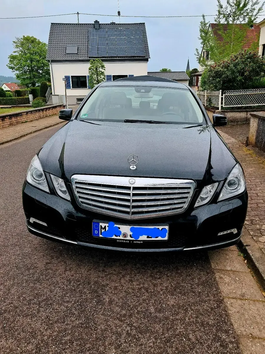 Gebraucht Mercedes E250 Elegance 204 PS (150 kW) 2009 Schwarz Limousine