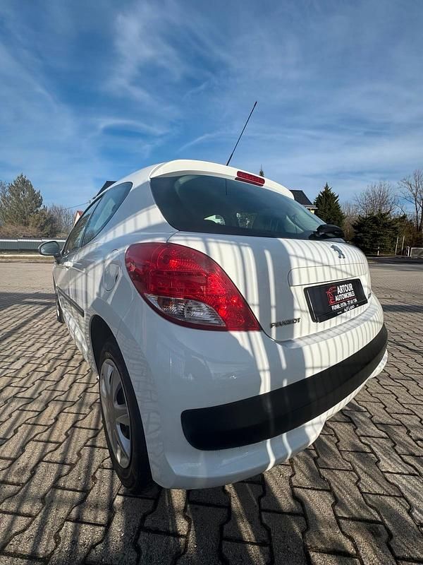 Gebraucht Peugeot 207 95 PS (69 kW) 2009 Weiß Kleinwagen