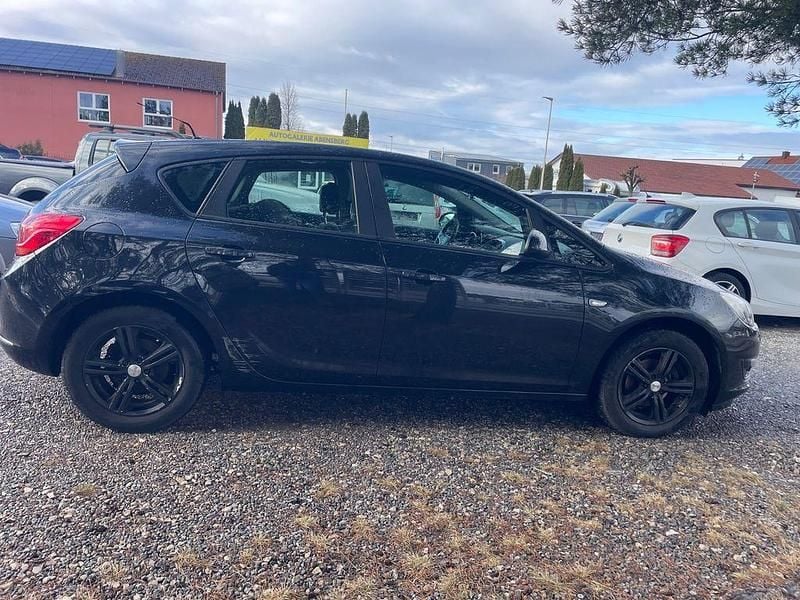 Gebraucht Opel Astra Active 101 PS (74 kW) 2013 Schwarz Limousine