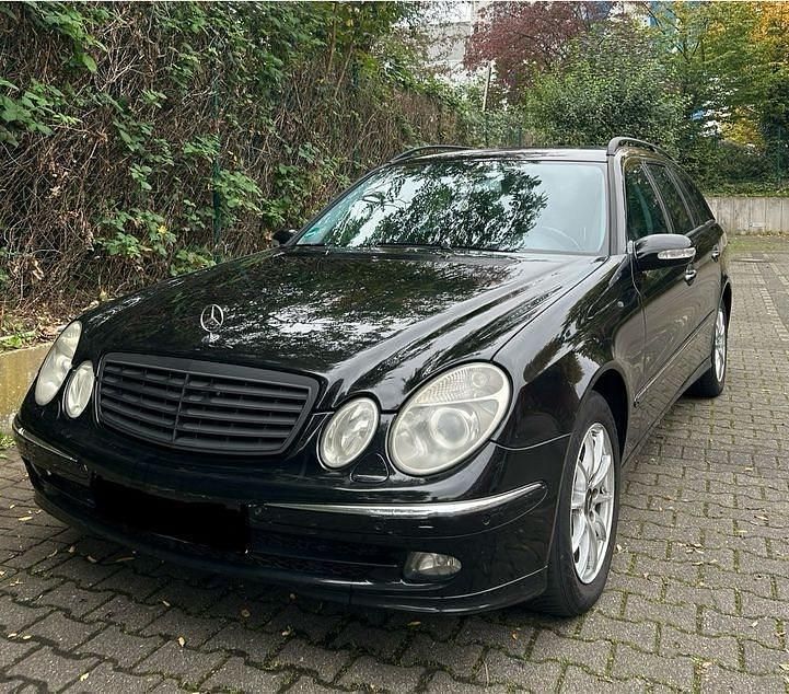 Schwarz Gebraucht 2005 Mercedes E320 Kombi | 1.950 € (Guter Preis) - Bild 1/4