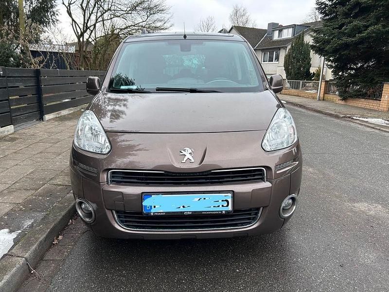 Gebraucht Peugeot Partner Tepee Allure 120 PS (88 kW) 2015 Braun Van / Kleinbus