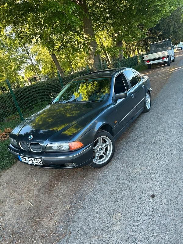 Blau Gebraucht 1997 BMW 520 Limousine | 6.900 € (Teuer) - Bild 1/4