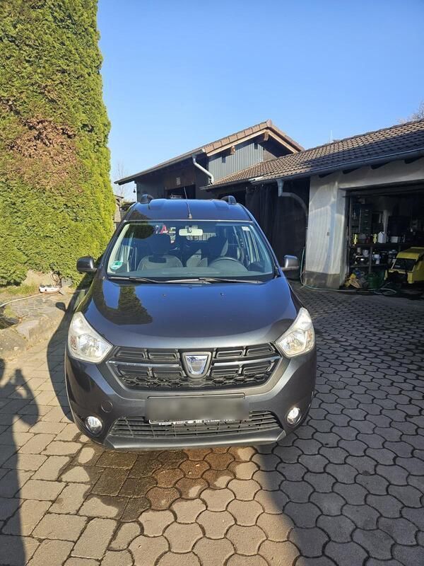 Grau Gebraucht 2017 Dacia Dokker Van | 8.200 € (Guter Preis) - Bild 1/4