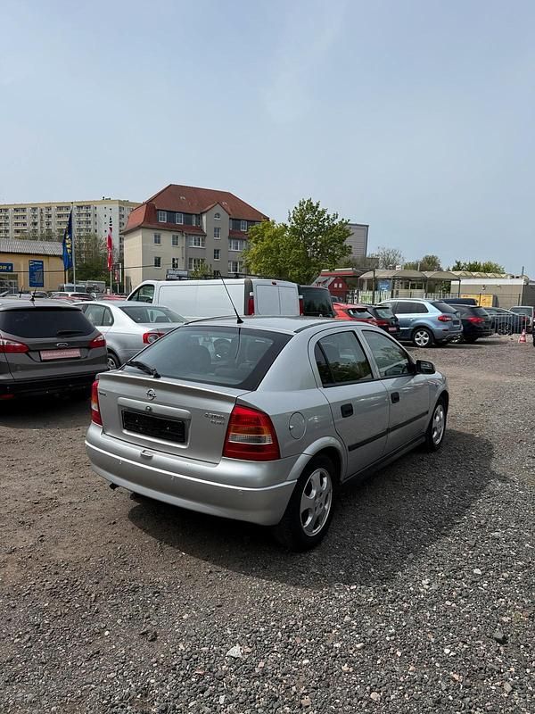 Usado Opel Astra 101 HP (74 kW) 1999 Sedan
