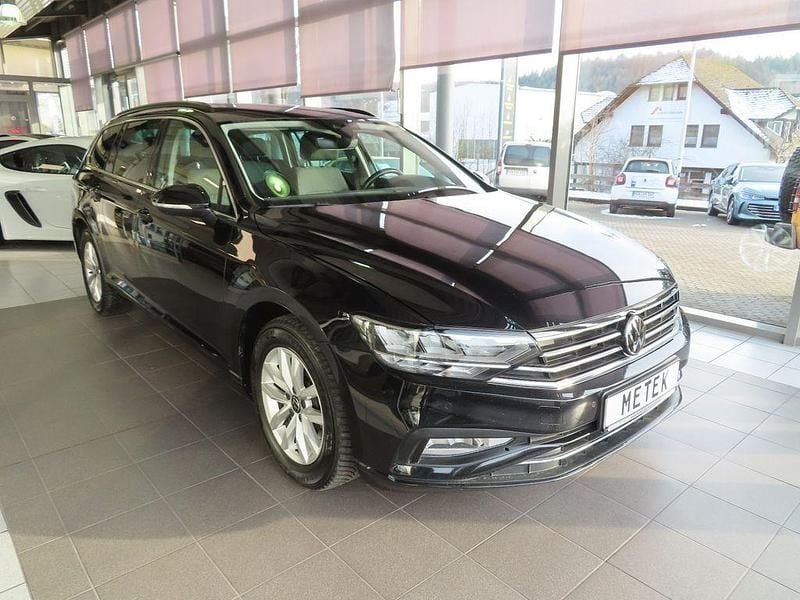 Gebraucht VW Passat Business 150 PS (110 kW) 2023 Schwarz Kombi