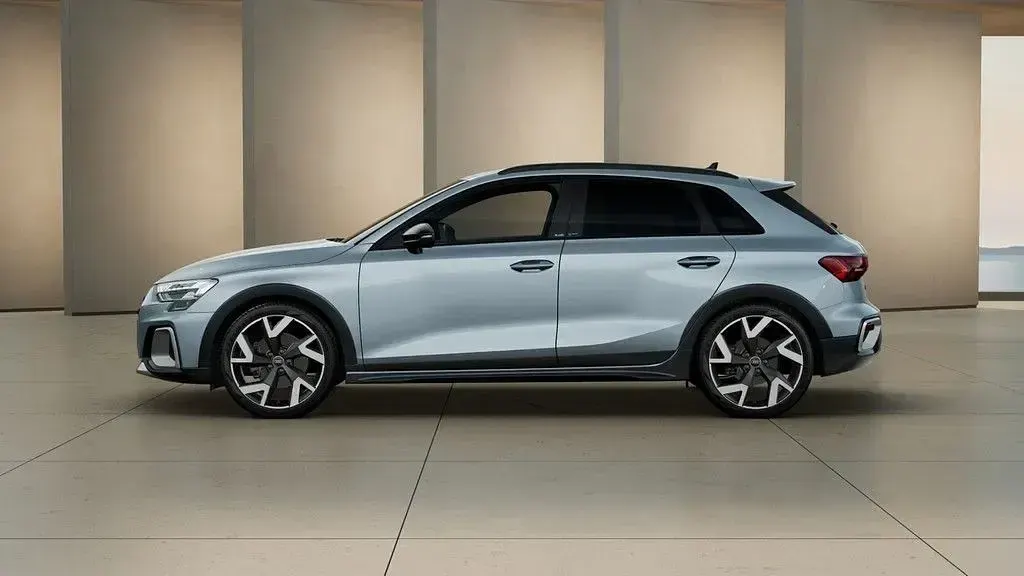 Second-hand Audi A3 Ambiente 150 CP (110 kW) 2025 Gri Berlinǎ