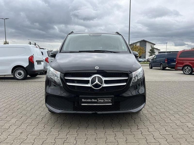 Gebraucht Mercedes V220 163 PS (119 kW) 2023 Obsidianschwarz Van / Kleinbus