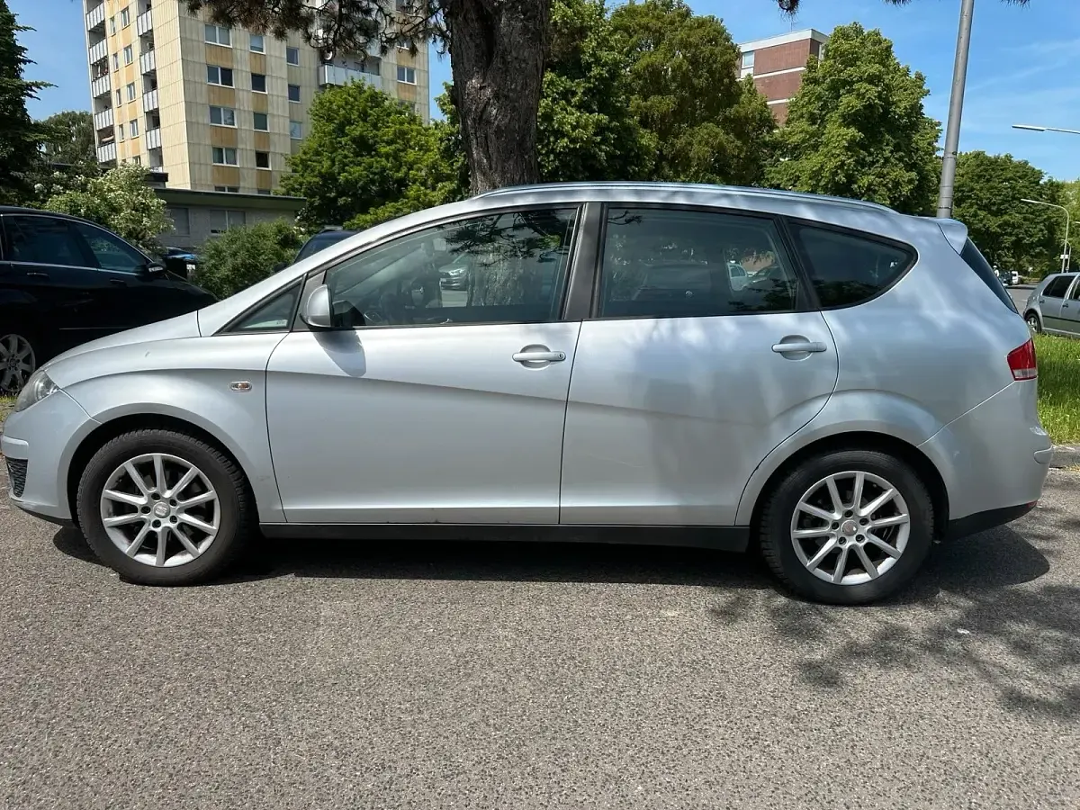 Gebraucht Seat Altea XL 122 PS (89 kW) 2011 Silber Van / Kleinbus