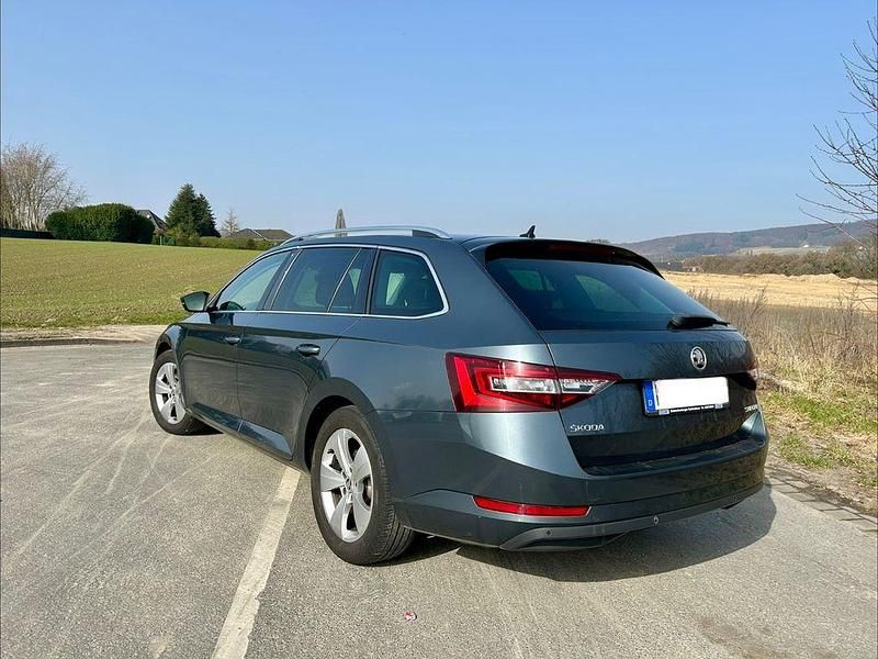 Gebraucht Skoda Superb Style 190 PS (139 kW) 2016 Grau Kombi