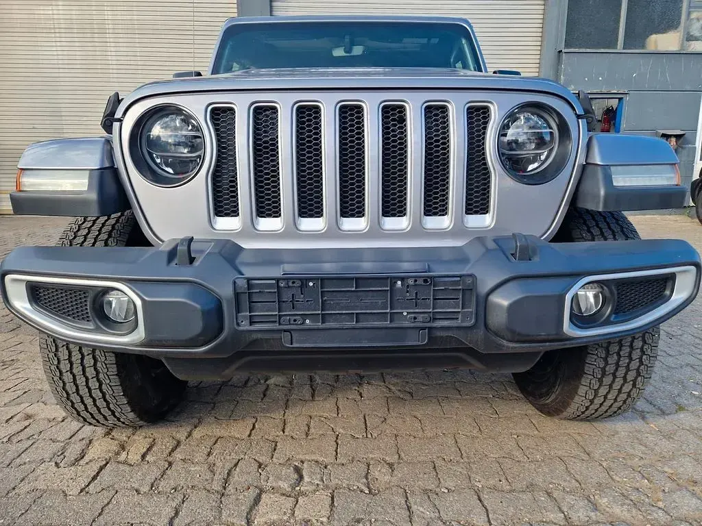 Gebraucht Jeep Wrangler Unlimited Sahara 284 PS (208 kW) 2020 Silber SUV